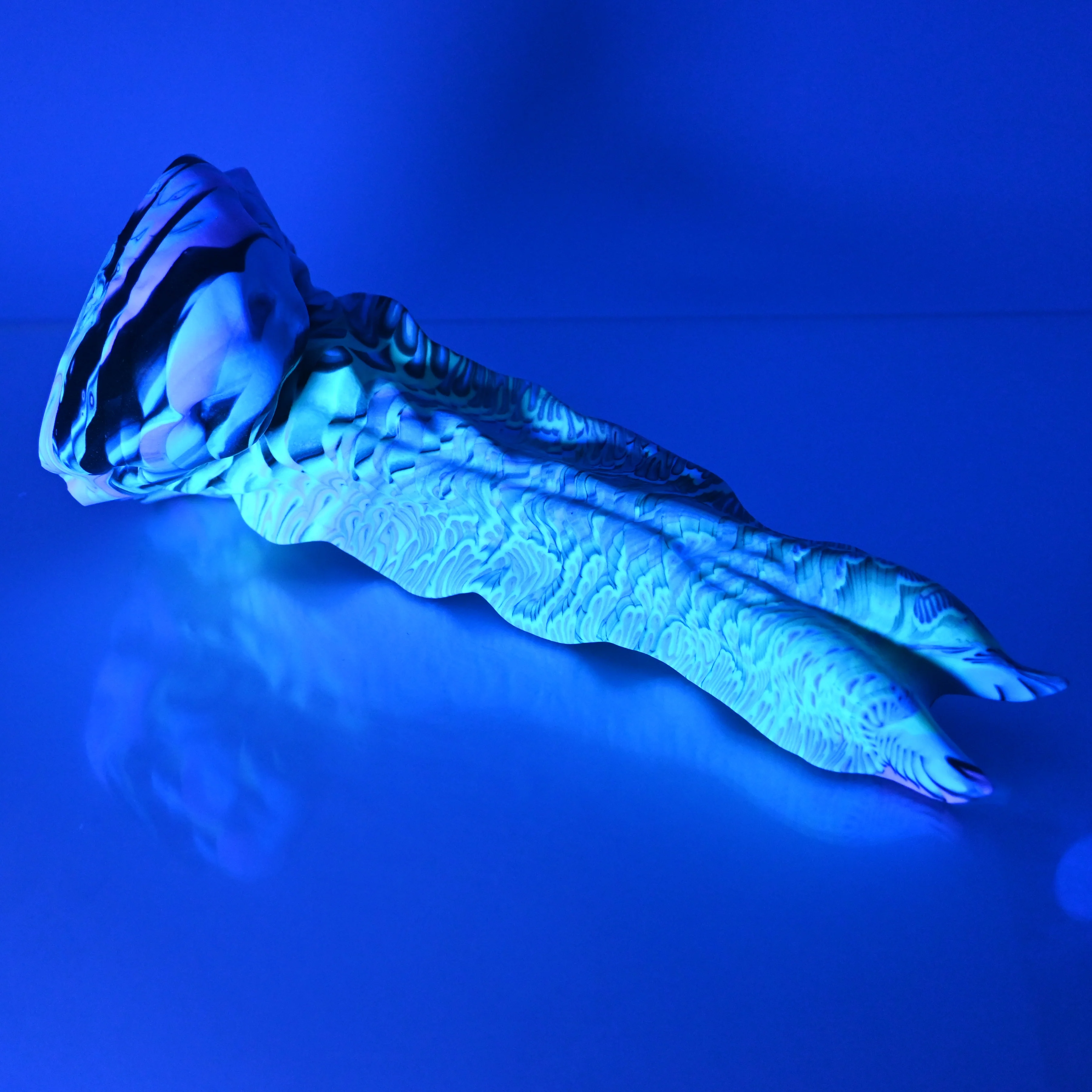 V3SDG87 Snark's Maw Medium 0030 UV GITD - Image 3