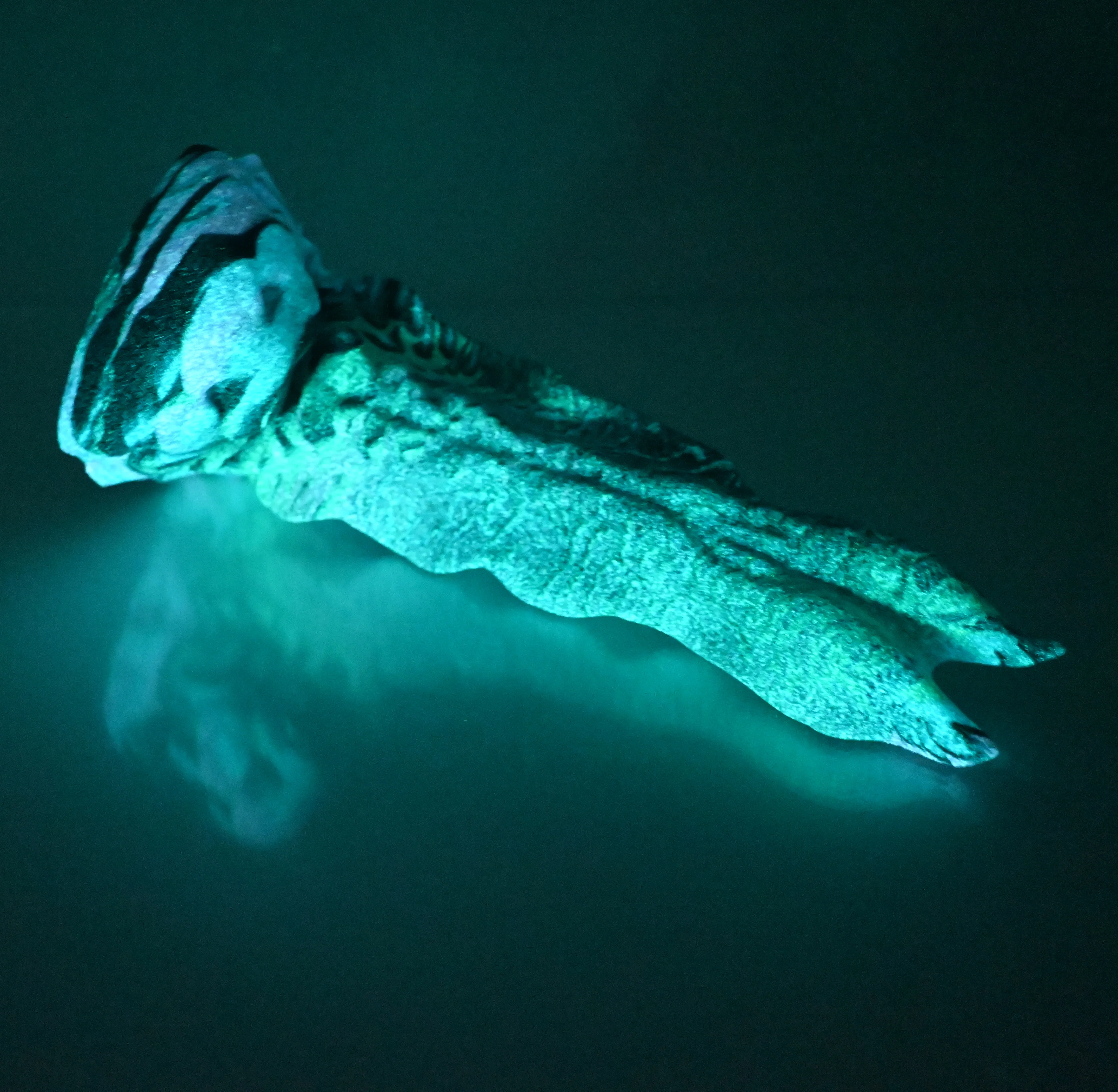 V3SDG87 Snark's Maw Medium 0030 UV GITD - Image 4